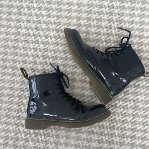 Dr. Martens JUNIOR 1460 PATENT LEATHER LACE UP BOOTS